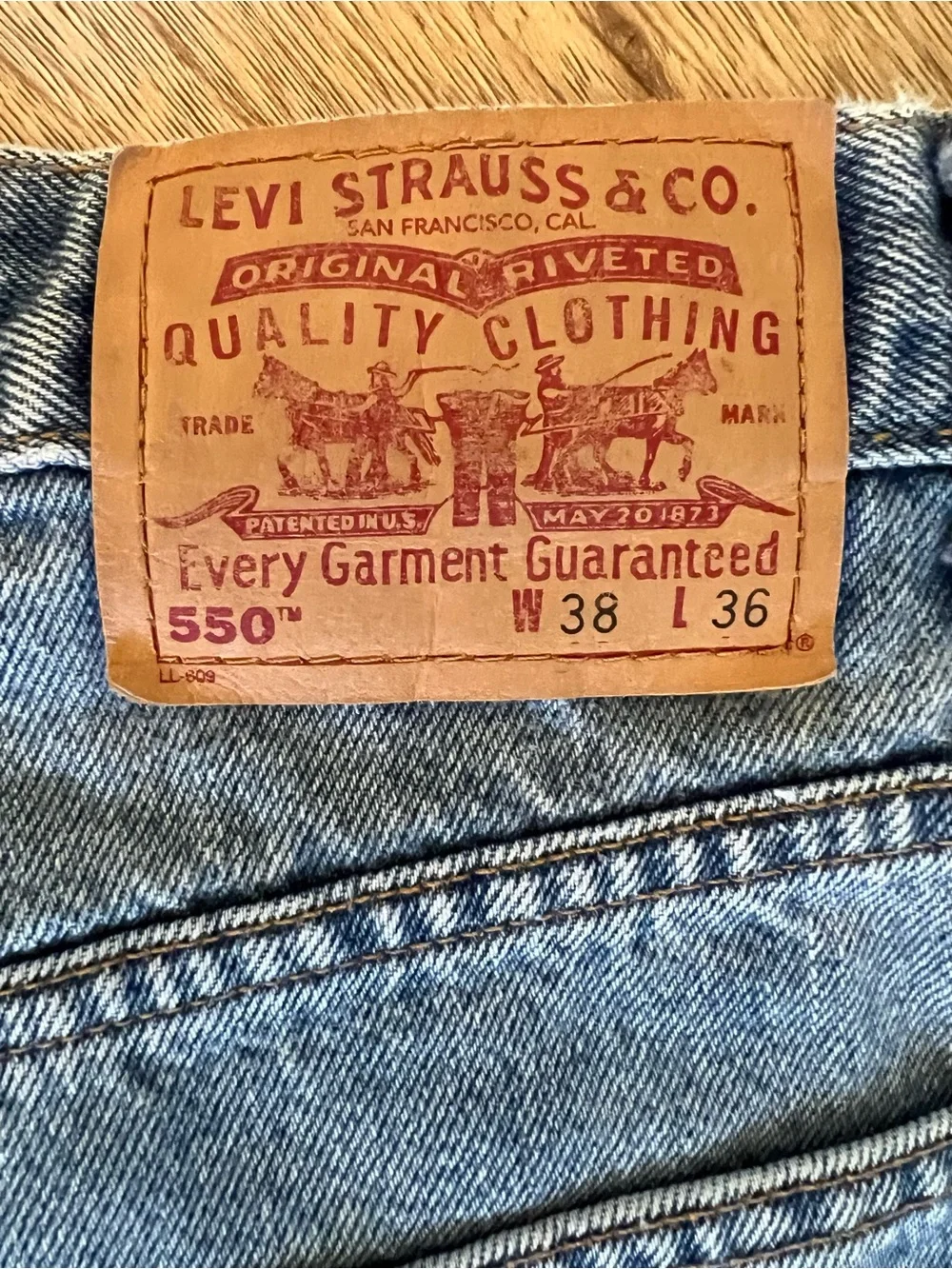 Levi's 550 Men's Relaxed Jeans in Light Blue Denim w38 L36